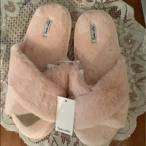 NWT Beautiful Pink Soft Slippers
